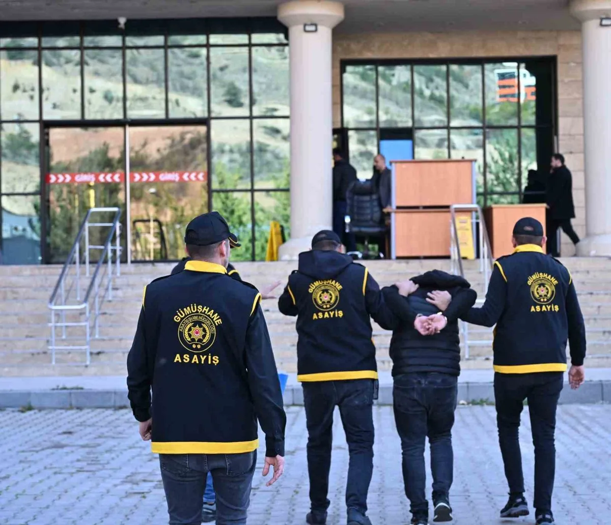 Gümüşhane'de aynı apartmandaki iki evden hırsızlık yapan şüpheli yakalandı