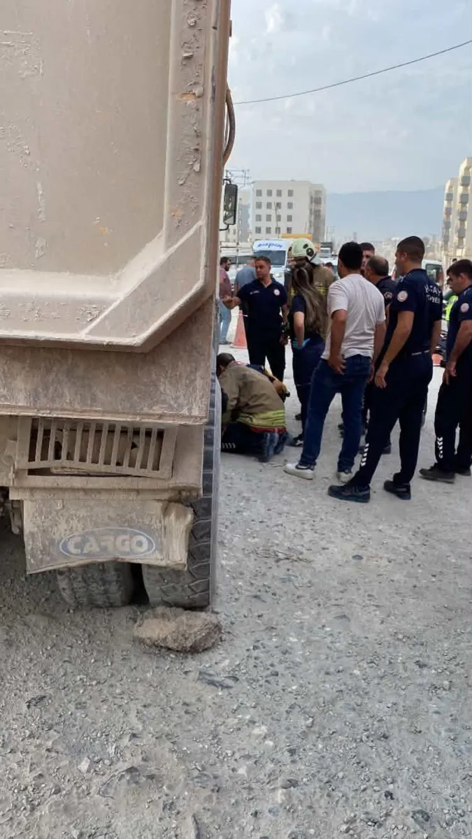 Hatay Antakya'da hafriyat kamyonu ile çarpışan motosiklet sürücüsü hayatını kaybetti