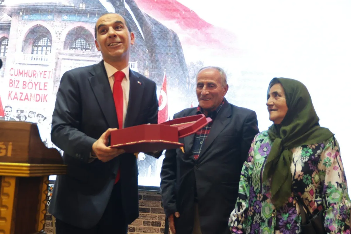 Iğdır'da Cumhuriyet coşkusuna bisikletiyle katılan vatandaşa özel davet