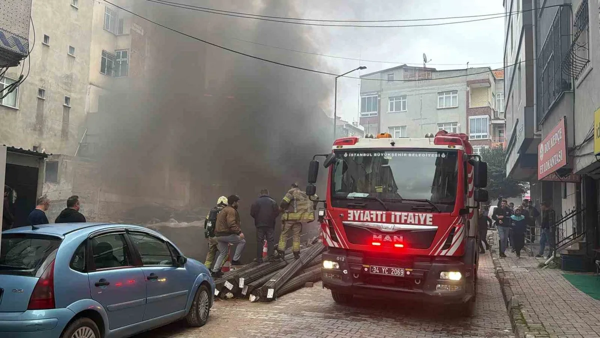 İstanbul Bahçelievler'deki bir inşaatın temelinde yangın paniği yaşandı