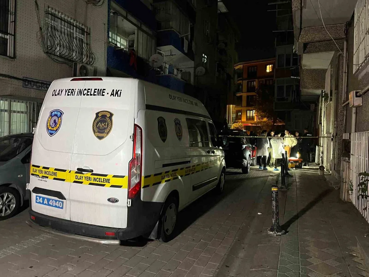 İstanbul Zeytinburnu'nda polise silahlı saldırı düzenleyen şüpheli vuruldu