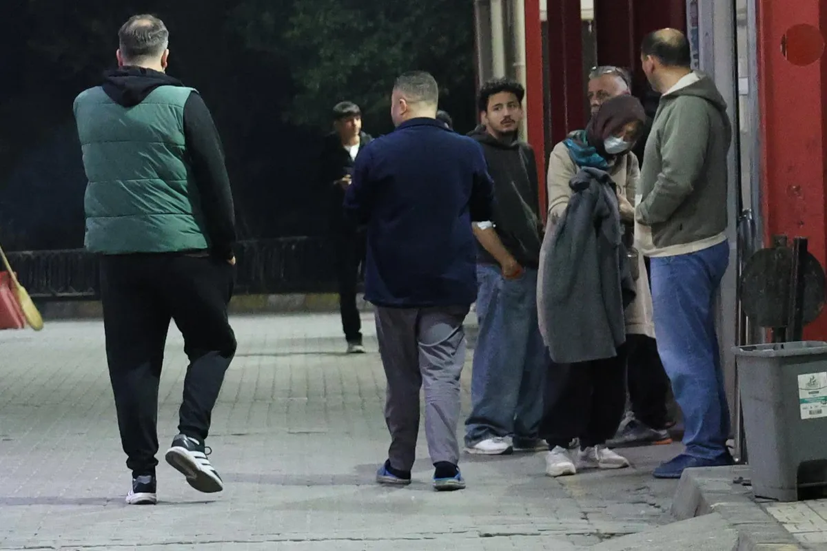 İzmir Konak sahilinde laf atma tartışması kanlı bitti: Bir kişinin kulağı koptu