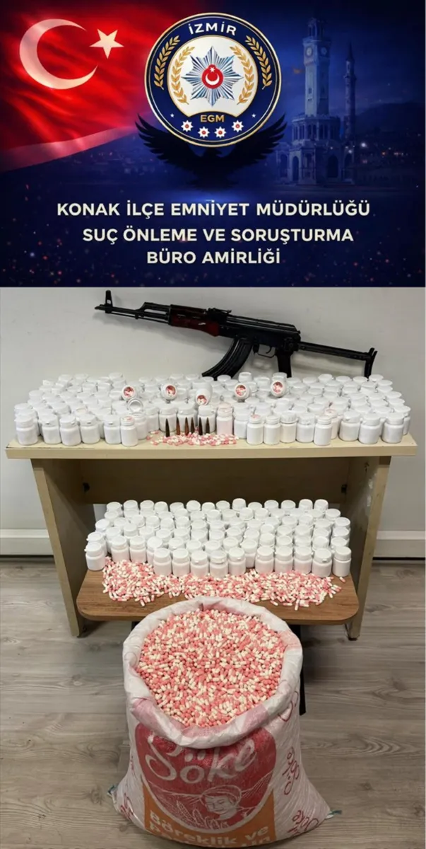 İzmir Konak'ta düzenlenen uyuşturucu operasyonunda 59 bin 300 hap ele geçirildi