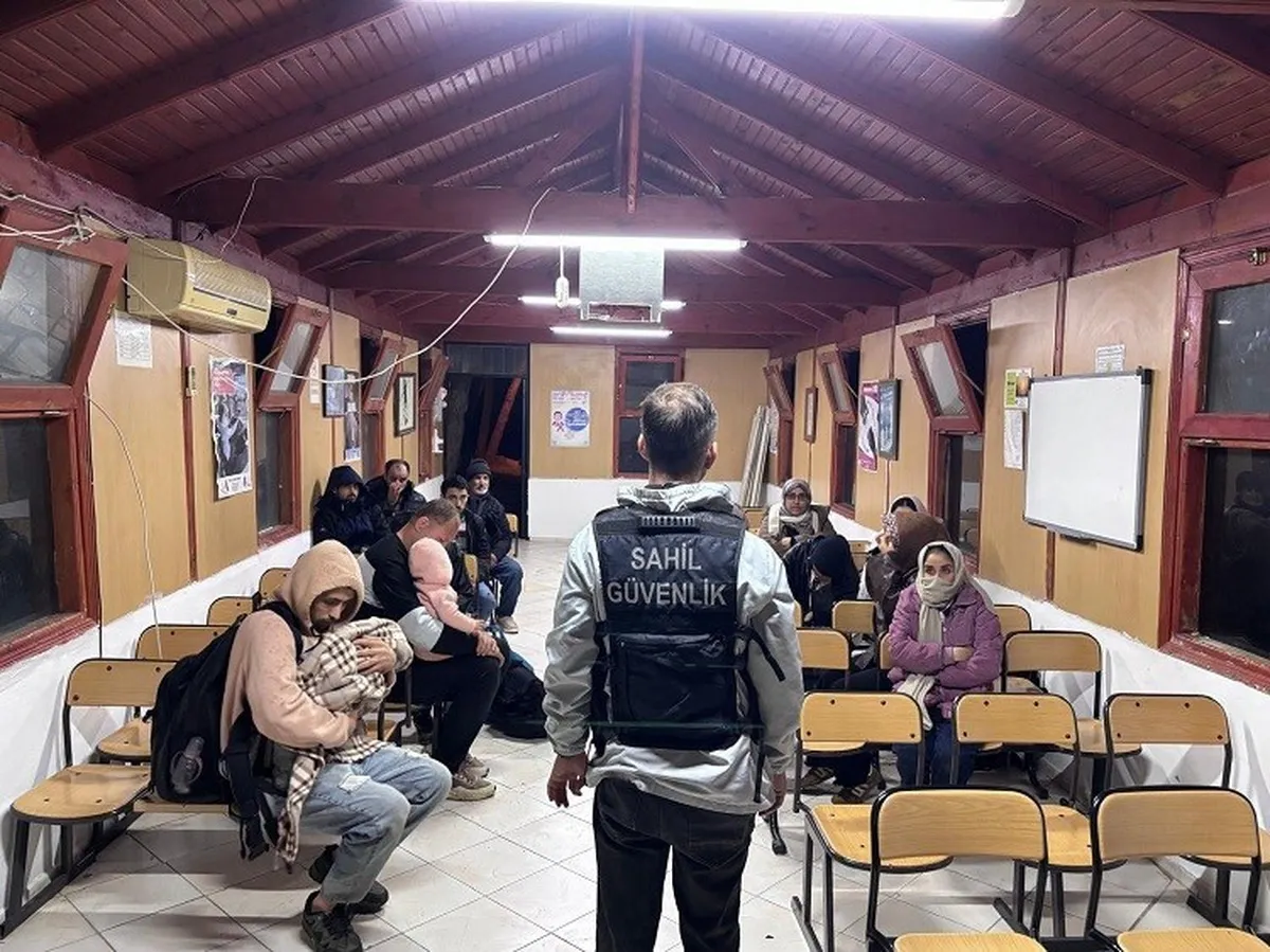 İzmir'in üç ilçesinde düzenlenen operasyonlarda 76 düzensiz göçmen yakalandı