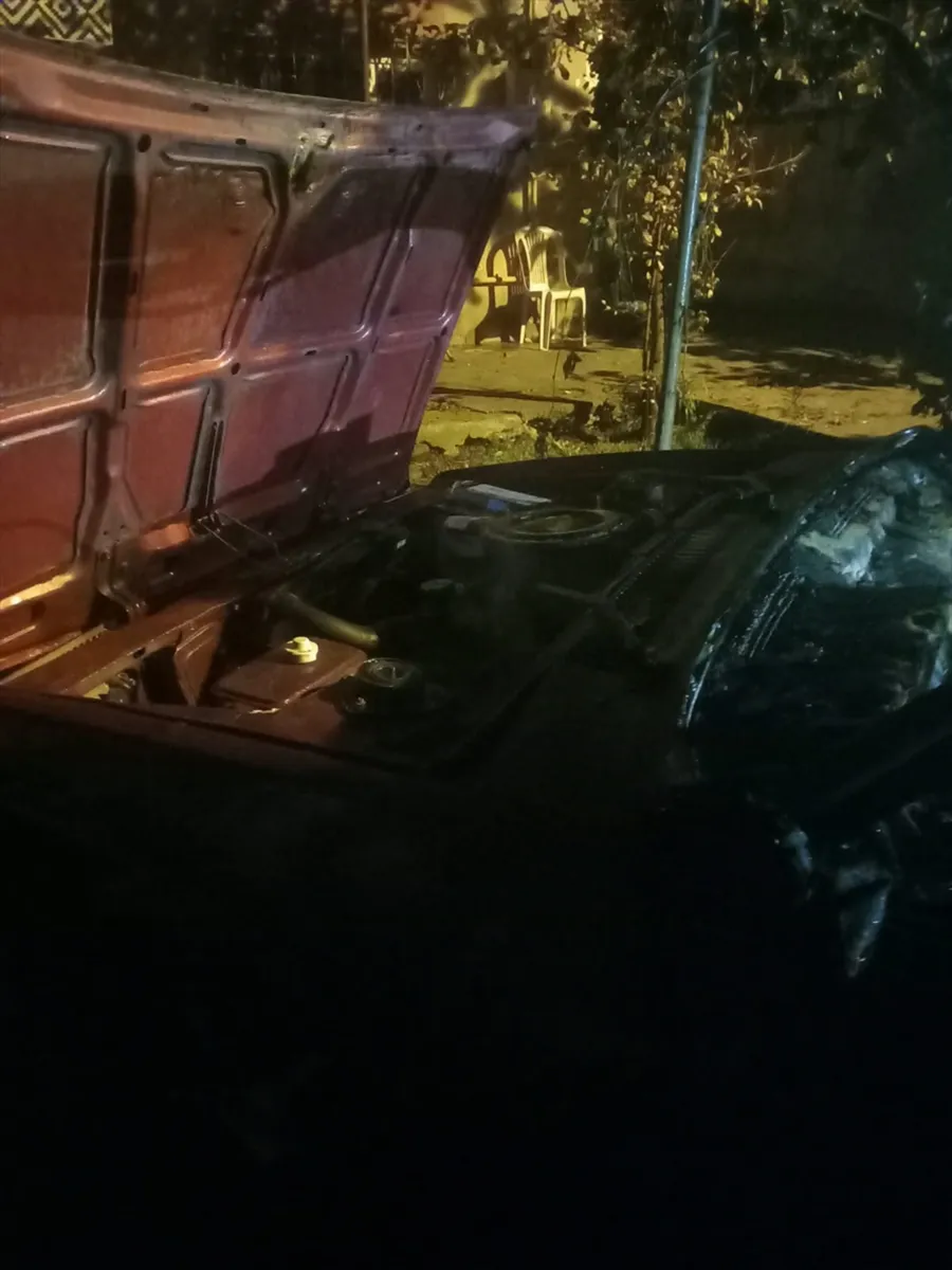 Karabük'te bahçede park halindeki otomobil yandı: Bir kişi gözaltına alındı
