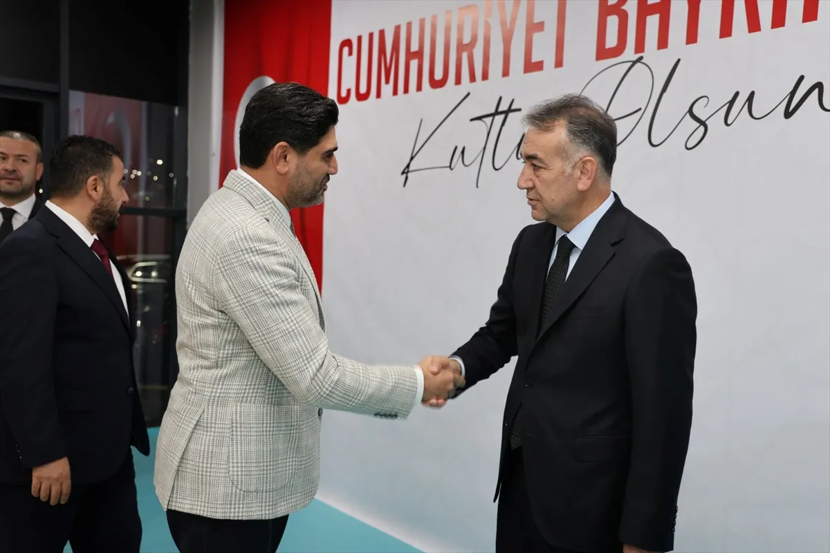 Karabük'te Cumhuriyet Bayramı coşkusu fener alayı ve resepsiyonla yaşandı