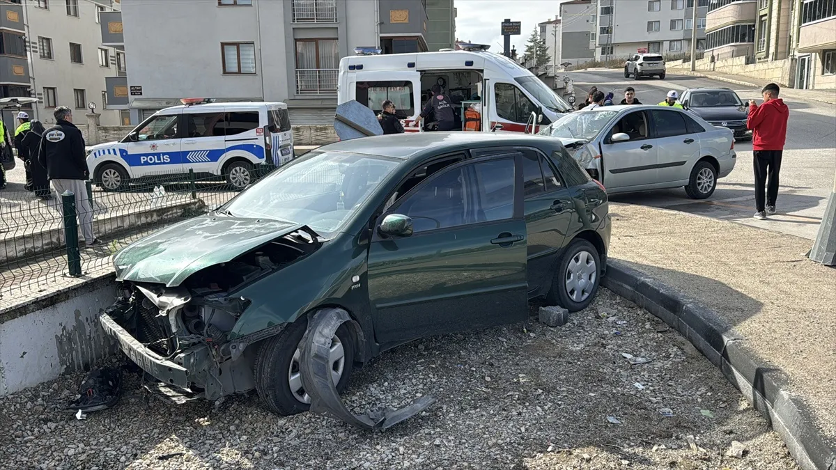 Karabük'te iki otomobilin çarpıştığı trafik kazasında bir kişi yaralandı