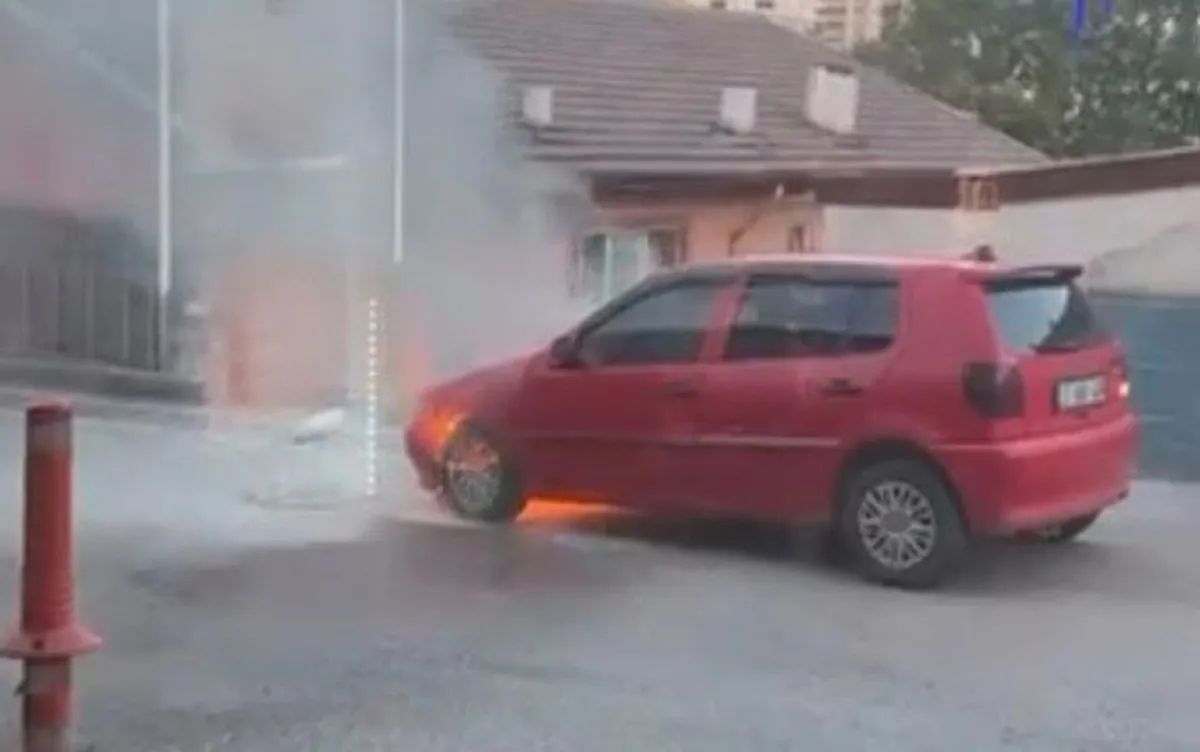 Karabük'te park halindeki otomobilde çıkan yangın paniğe neden oldu