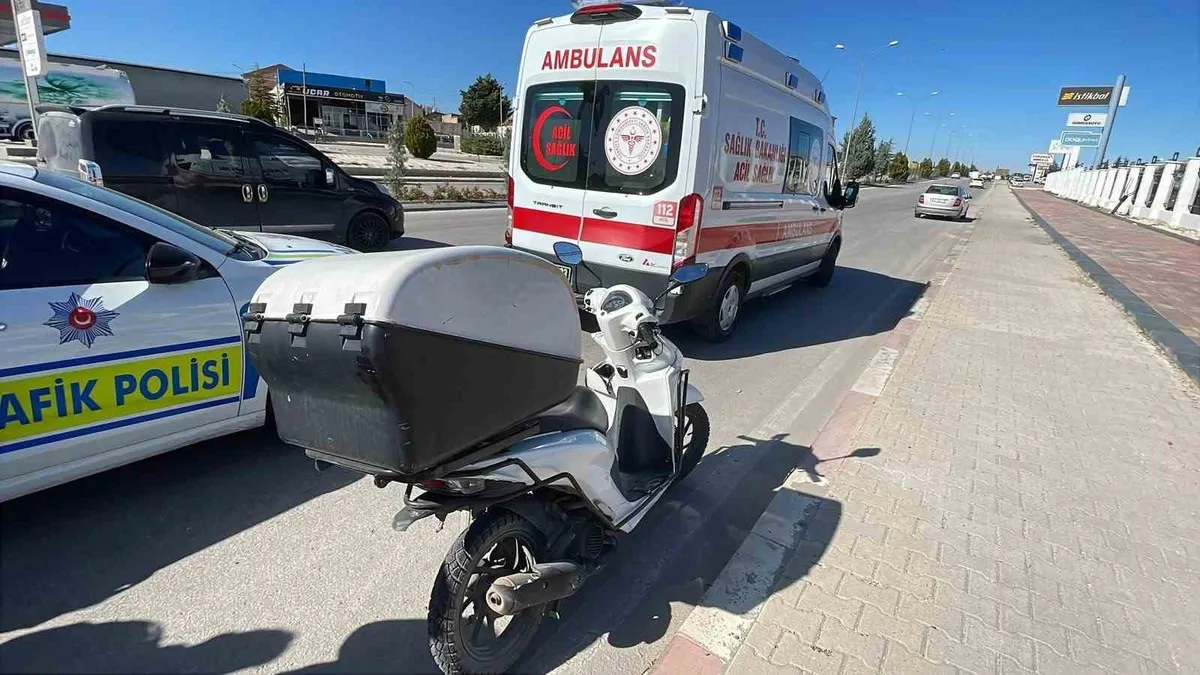 Karaman'da otomobilin çarptığı motokurye yaralandı