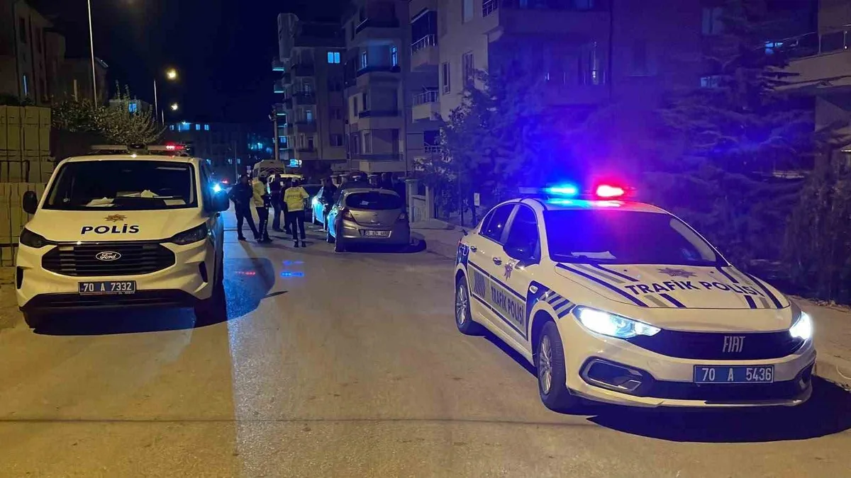 Karaman'da park halindeki araçlara çarpan otomobildeki bir kişi yaralandı