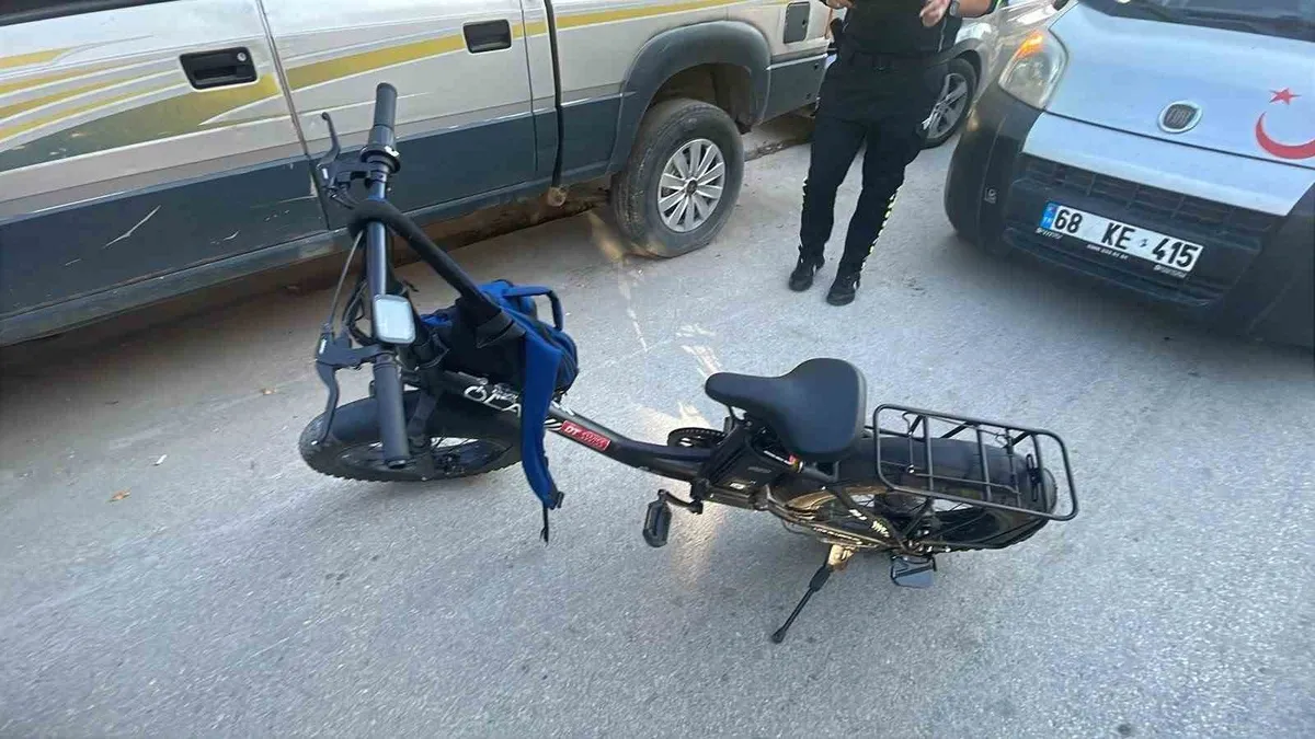 Karaman'da ticari araca çarpan elektrikli bisikletin sürücüsü yaralandı