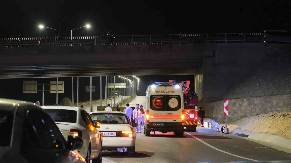 Karaman'da üst geçitten atlamak isteyen genç jandarma tarafından kurtarıldı