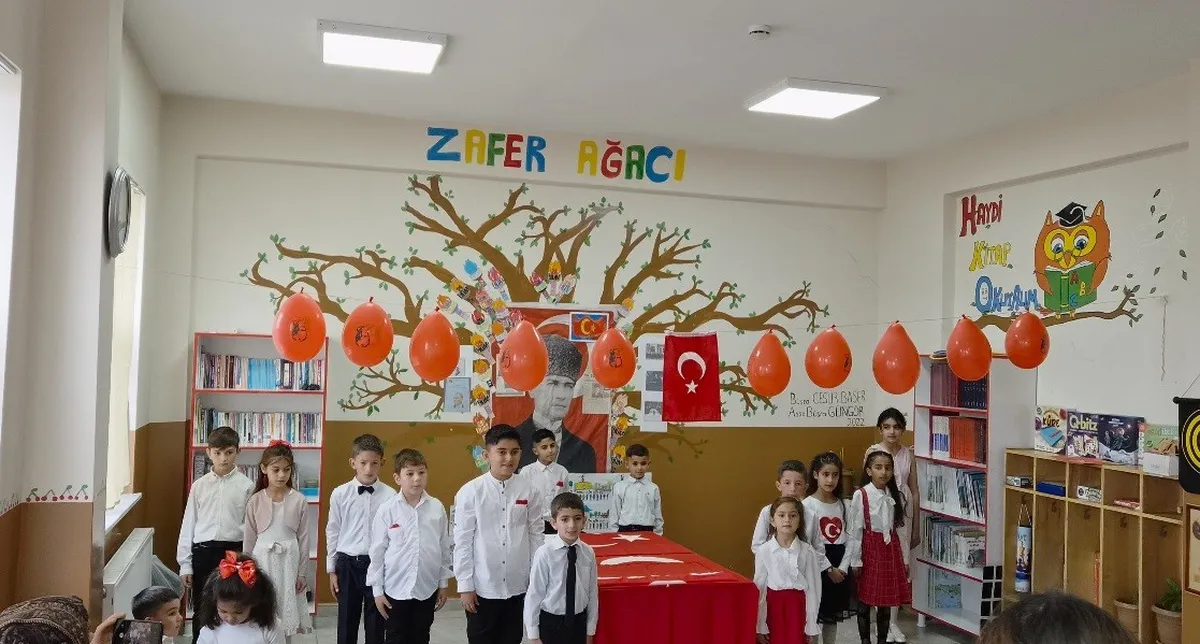 Kars Boğazköyü İlkokulu öğrencileri Cumhuriyet'in 103'üncü yılına özel hazırlandı