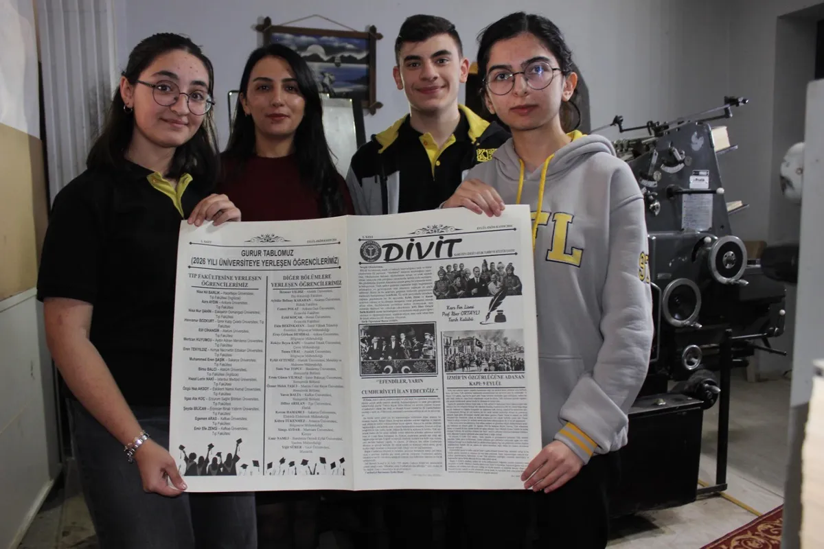 Karslı lise öğrencileri Cumhuriyet Bayramı'na özel Divit gazetesini çıkardı