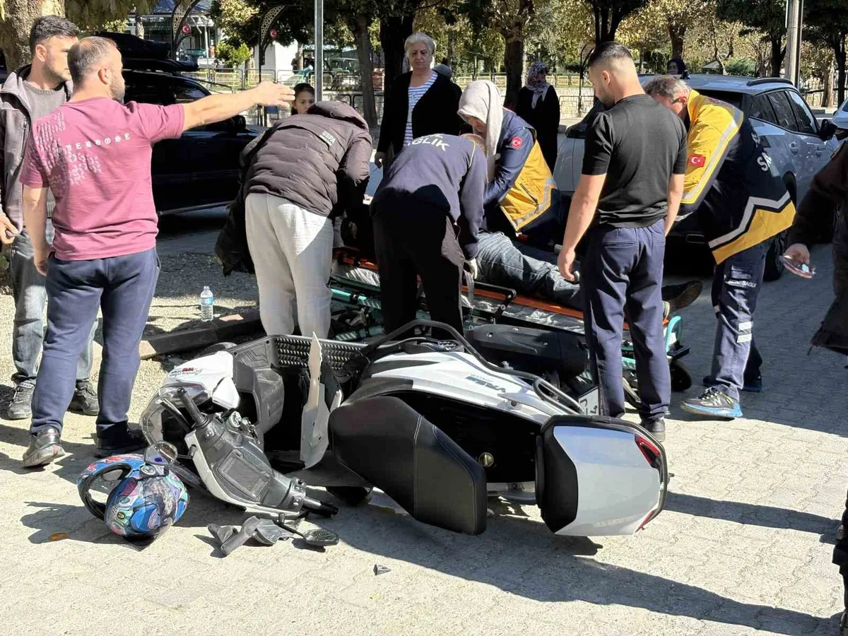 Kastamonu'nun Tosya ilçesinde motosiklet ve otomobil çarpıştı: 1 yaralı