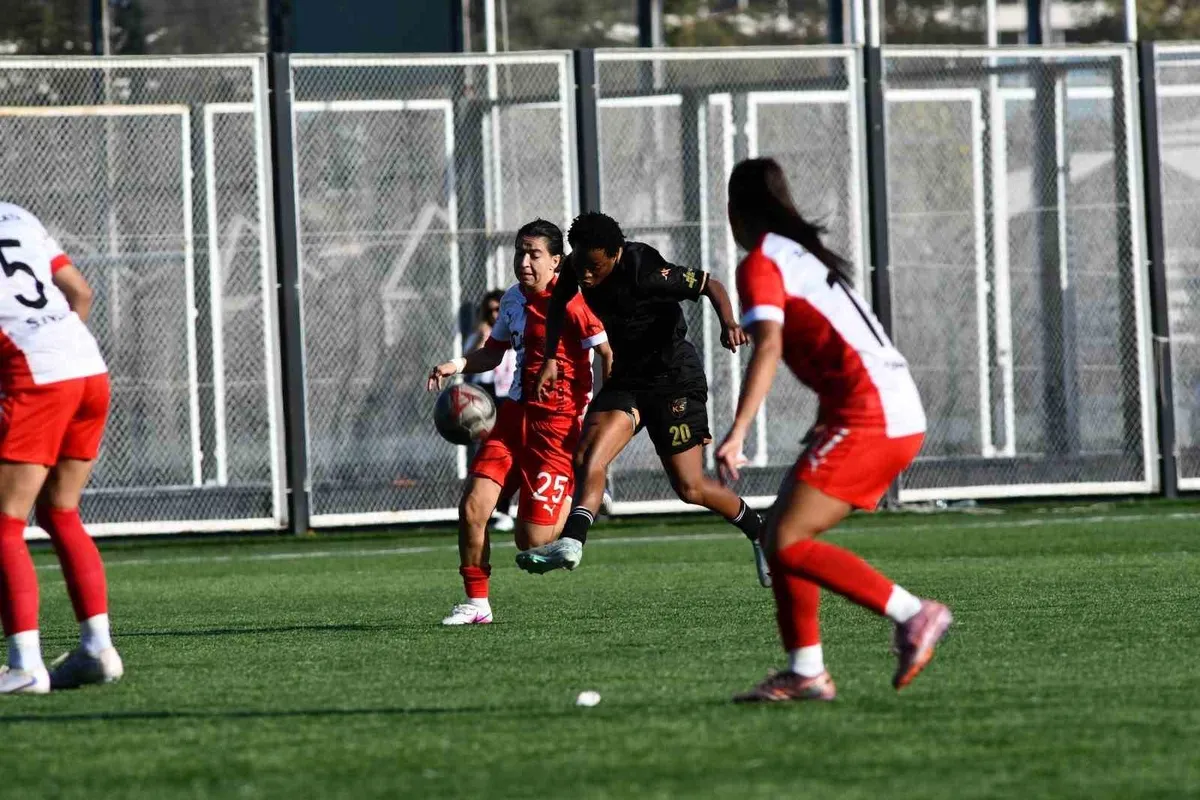 Kayseri Kadın Futbol Kulübü sahasında Ünye ile puanları paylaştı