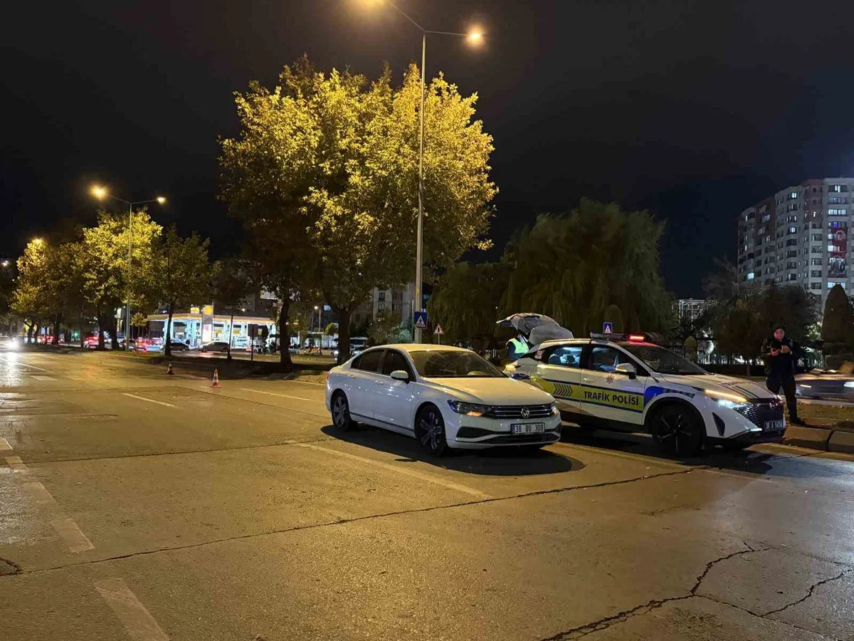 Kayseri Kocasinan'da otomobil çarpan üniversite öğrencisi ağır yaralandı