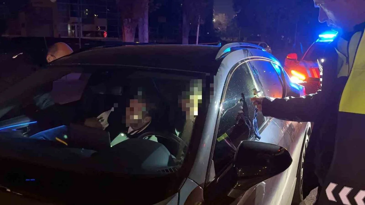 Kayseri'de kırmızı ışıkta uyuyakalan alkollü sürücüye ağır ceza