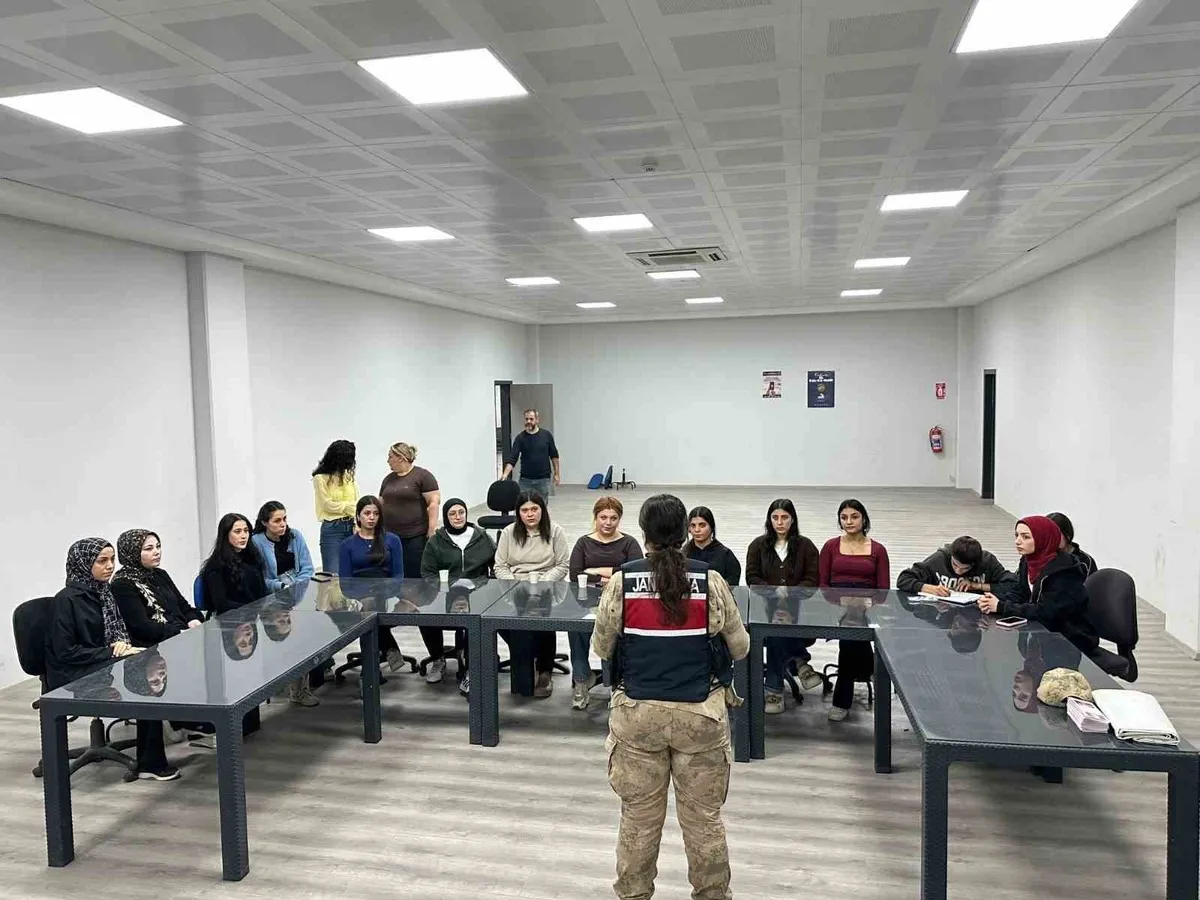 Kilis İl Jandarma Komutanlığı OSB çalışanlarına KADES eğitimi verdi