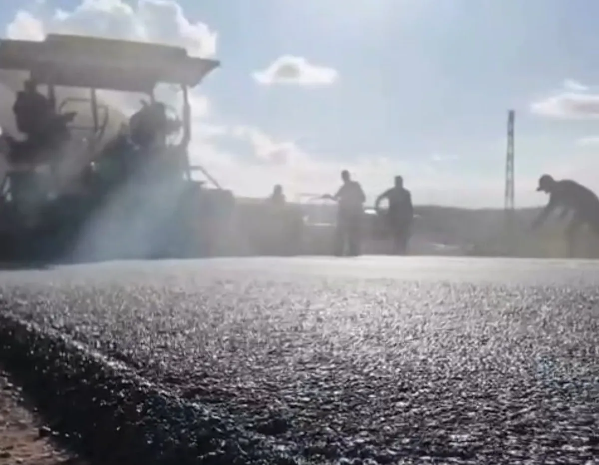 Kilis Valisi Ömer Kalaylı Mehmetali köyündeki yol çalışmalarını denetledi