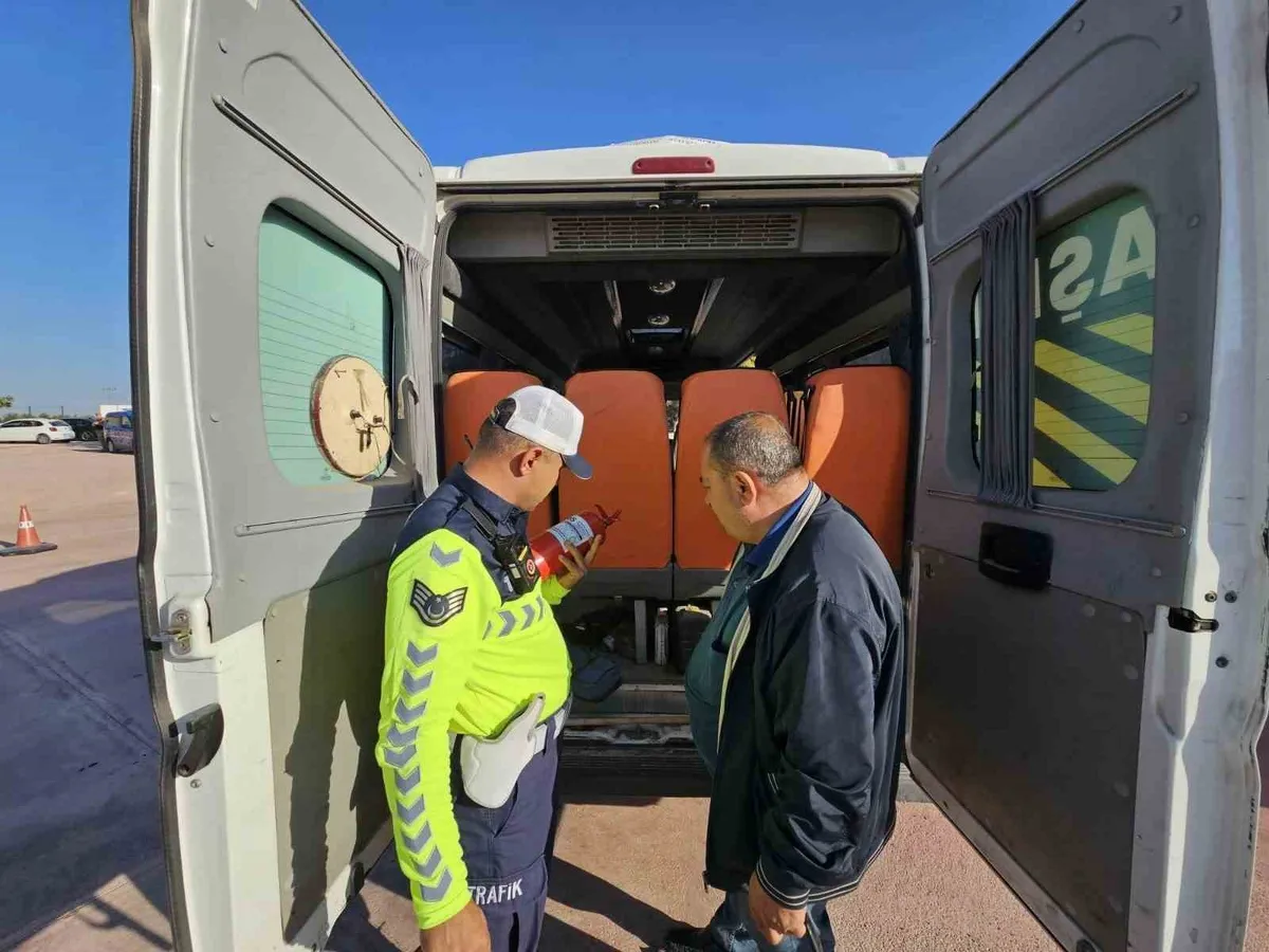 Kilis'te trafik jandarmasından okul servislerine yönelik kapsamlı denetim