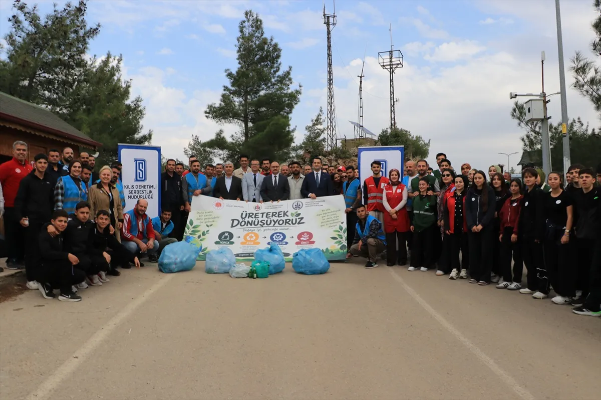 Kilis'te yükümlüler 'Üreterek Dönüşüyoruz' projesiyle çevre temizliği yaptı
