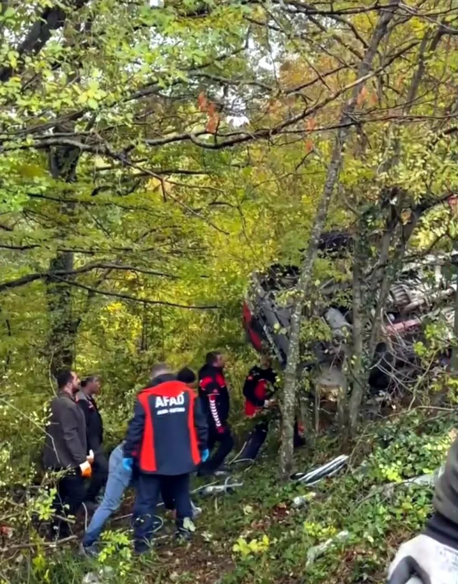 Kırklareli Demirköy'de kamyon şarampole devrildi: 1 ölü, 1 yaralı