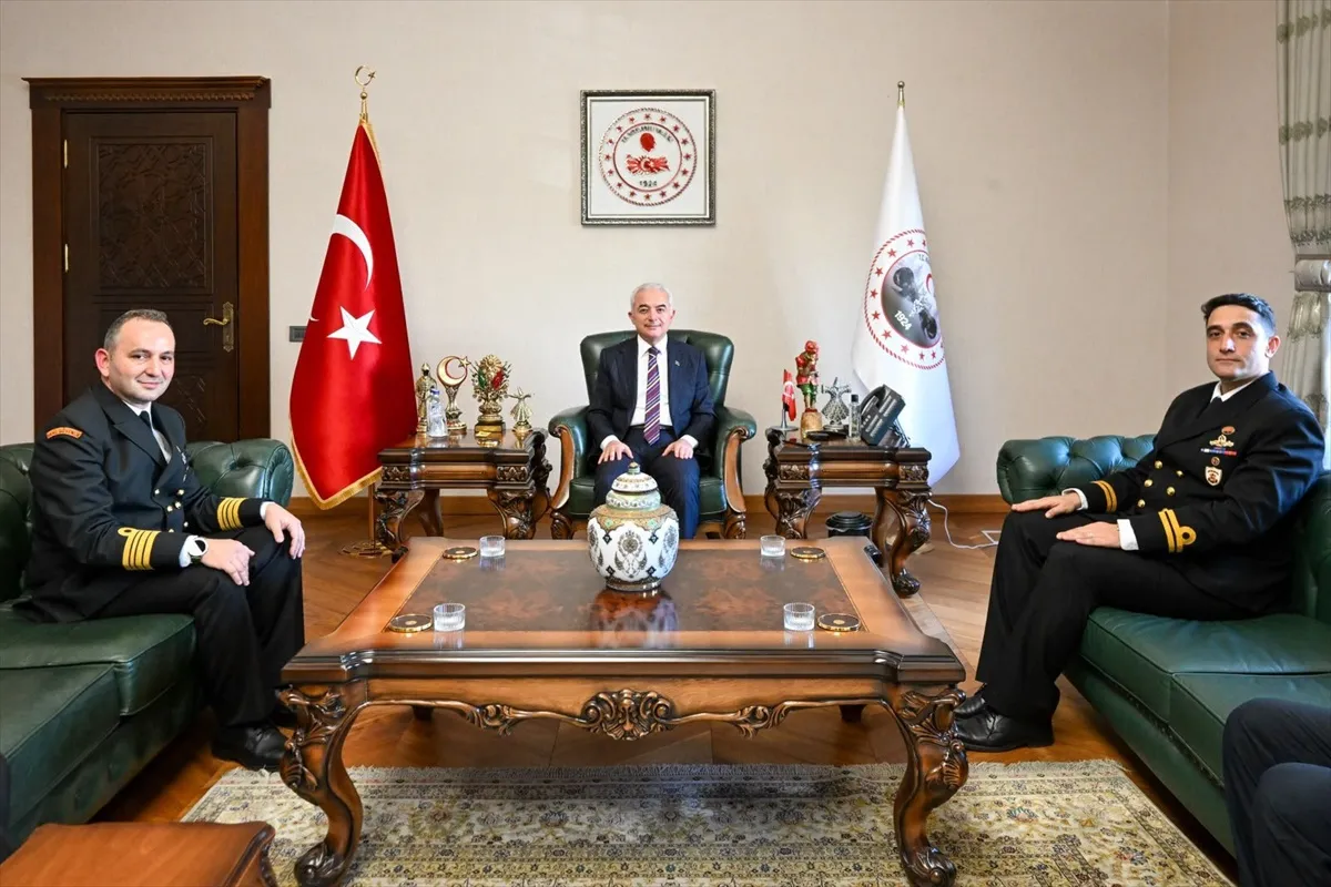 Kırklareli Valisi Uğur Turan, Sahil Güvenlik komutanlarını ağırladı