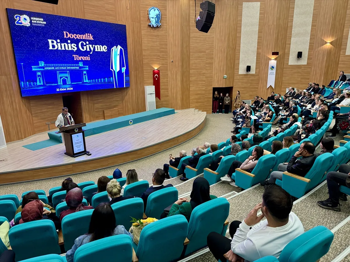 Kırşehir Ahi Evran Üniversitesi'nde 95 akademisyen için cübbe giyme töreni