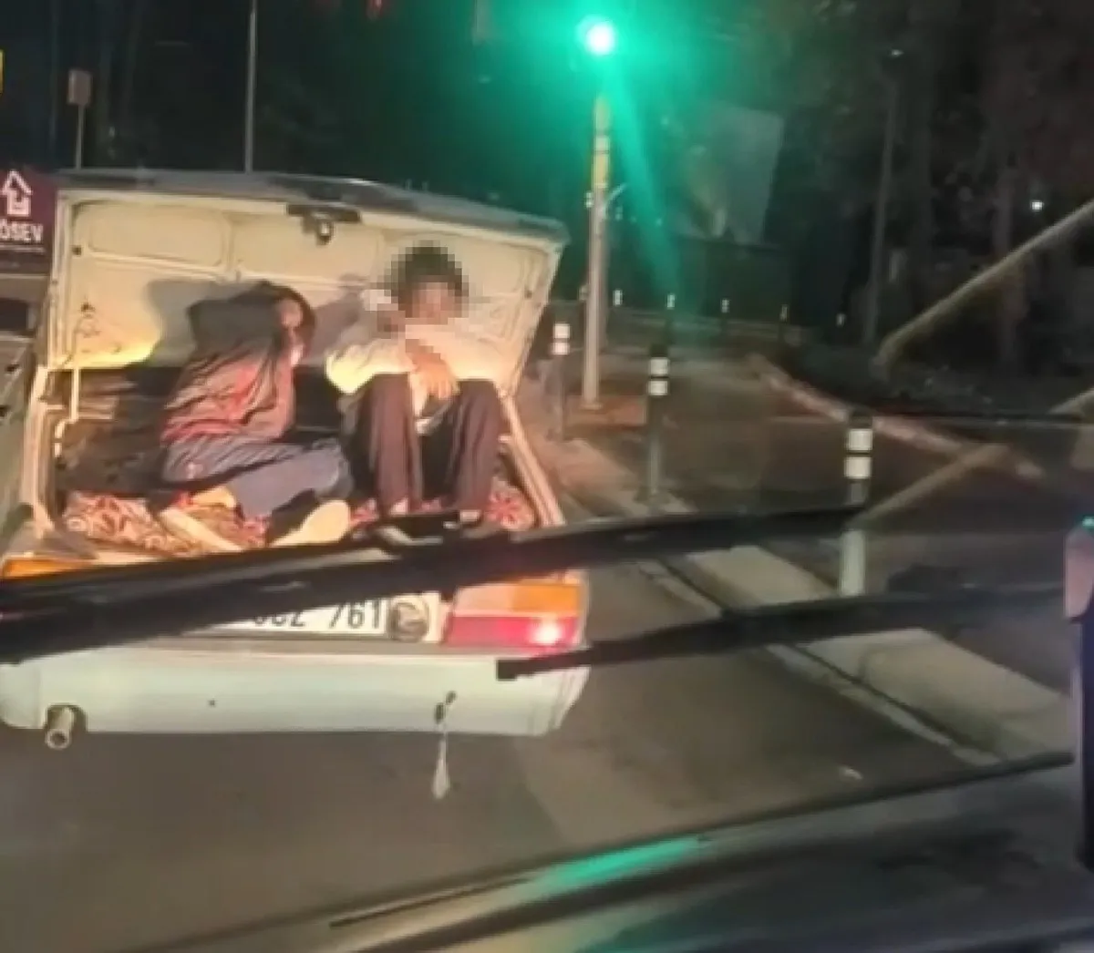Kırşehir gündemine oturan görüntü: Otomobilin bagajında tehlikeli yolculuk