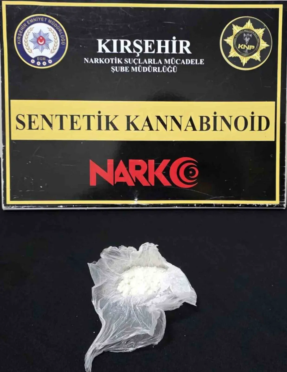Kırşehir'de durdurulan araçta 10,40 gram uyuşturucu madde ele geçirildi