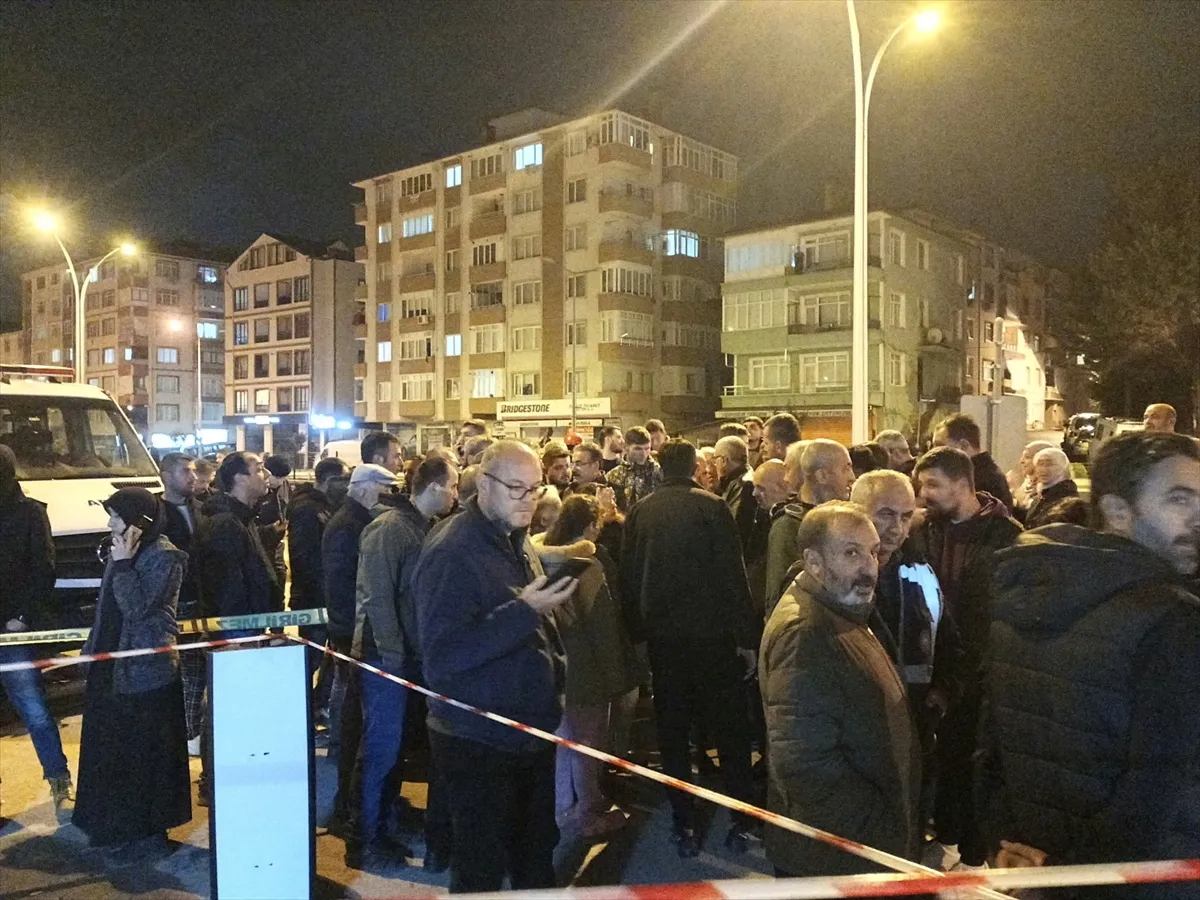 Kocaeli'nin Karamürsel ilçesinde 7 katlı bina tedbiren boşaltıldı