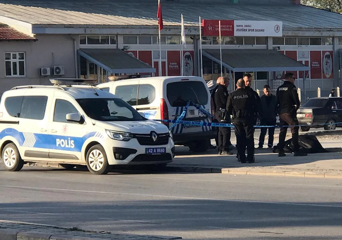 Konya Ereğli'de kaldırımda hareketsiz bulunan erkek hayatını kaybetti
