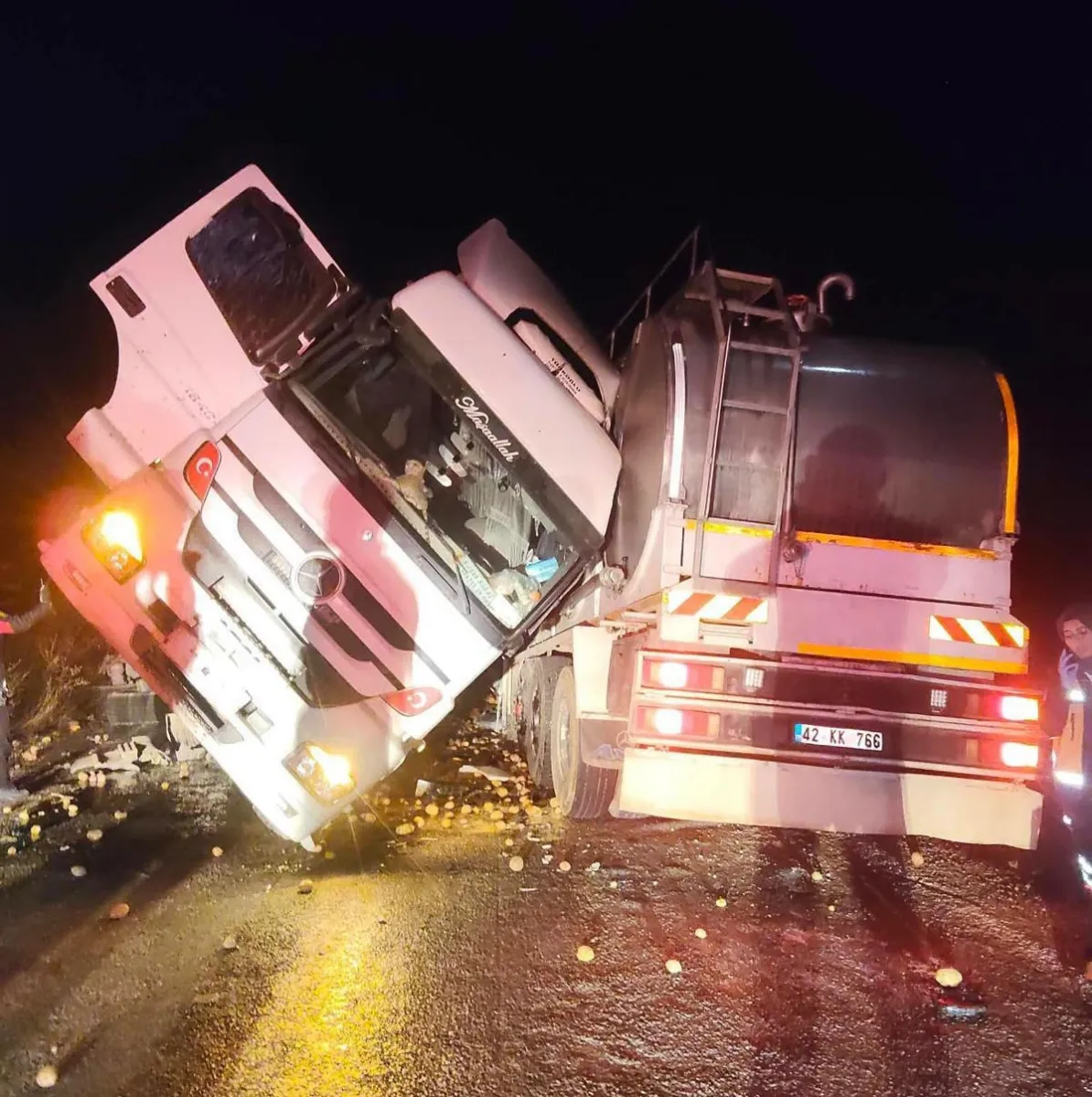Konya Ilgın'da süt tankeri ile TIR çarpıştı: 1 ölü, 1 yaralı