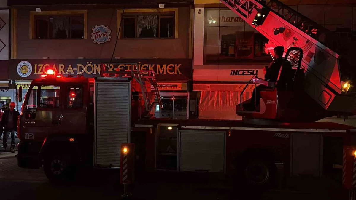 Konya Karatay'daki bir etli ekmek fırınının bacasında yangın çıktı