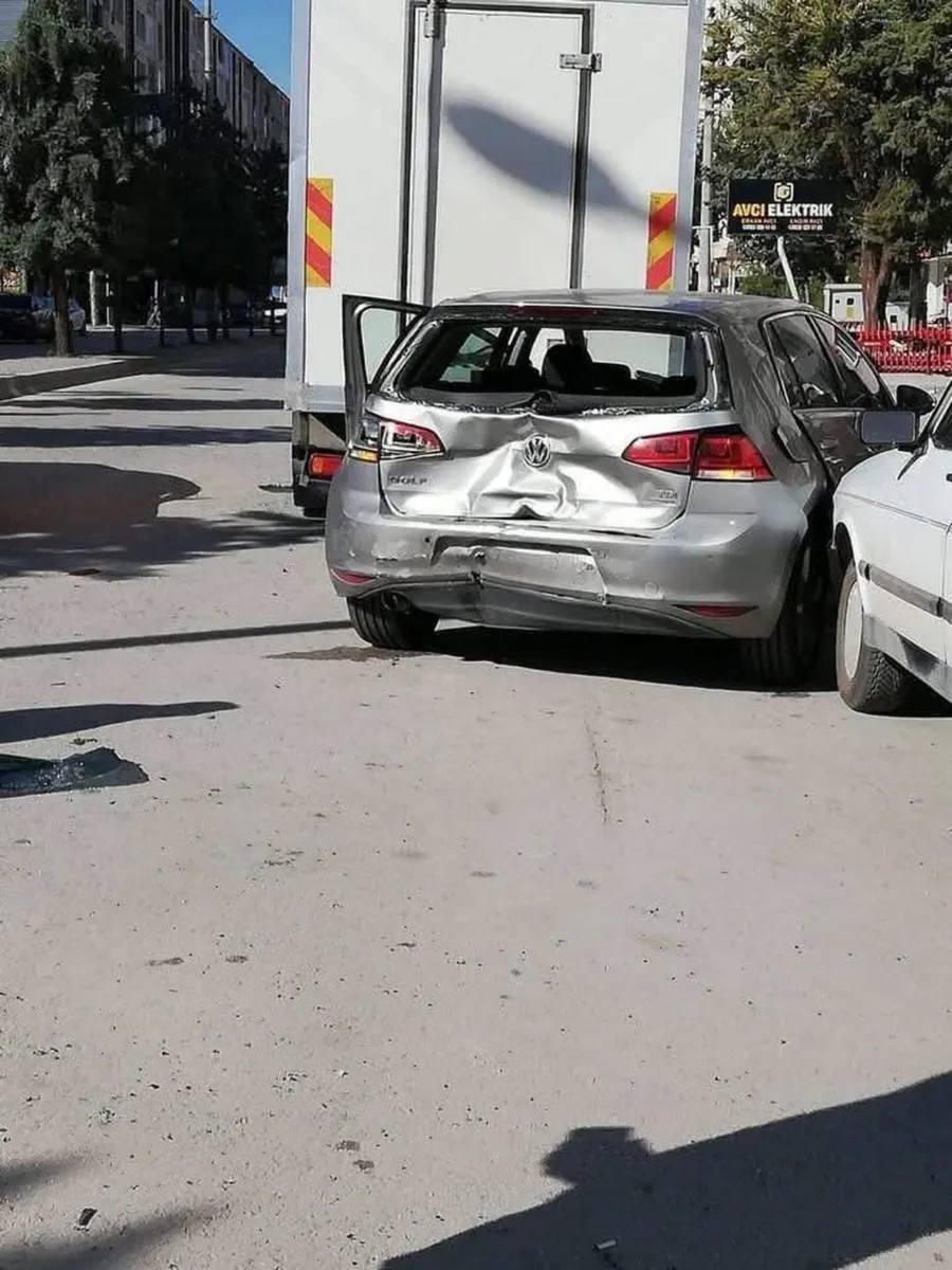 Konya'nın Ereğli ilçesinde dört aracın karıştığı zincirleme trafik kazası