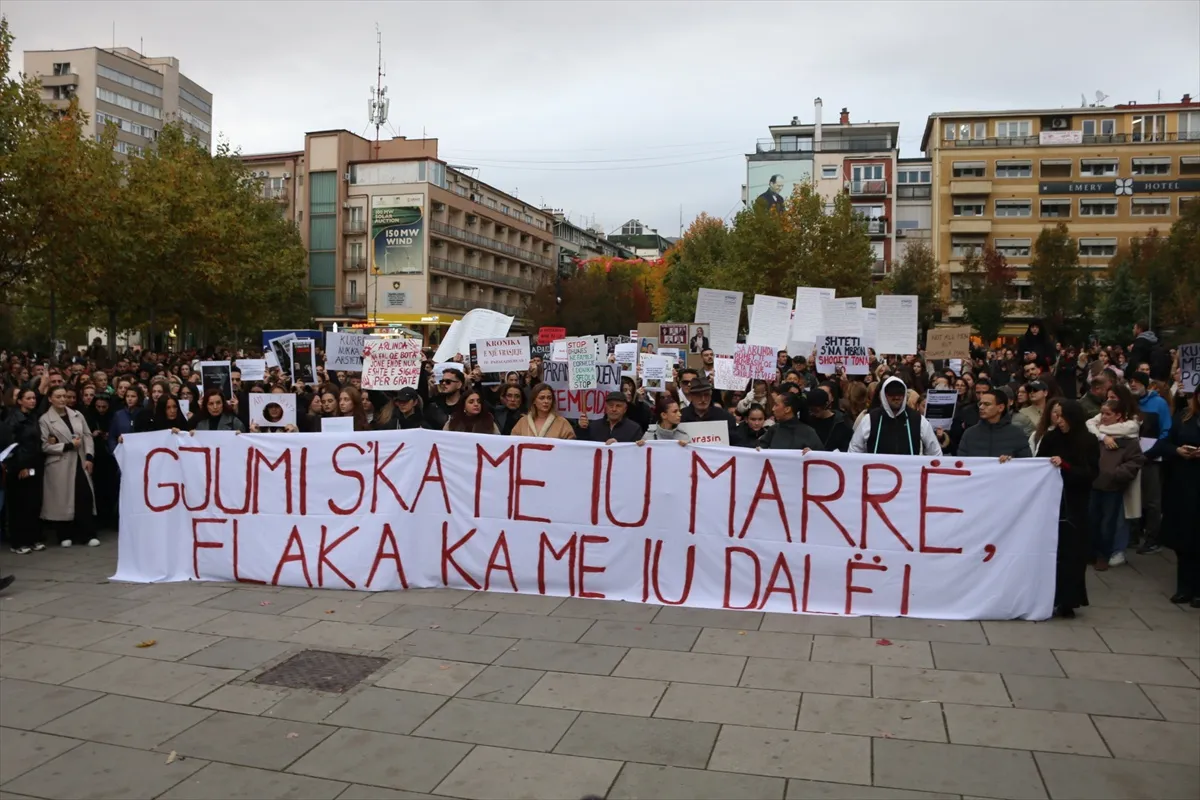 Kosova'nın başkenti Priştine'de kadın cinayetlerine karşı protesto düzenlendi