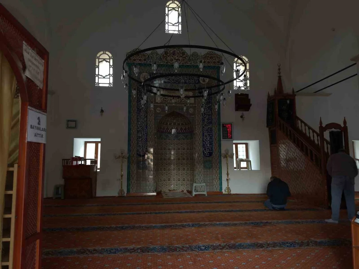 Kütahya Simav'daki tarihi Nasuhağa Camii mimarisiyle hayran bırakıyor