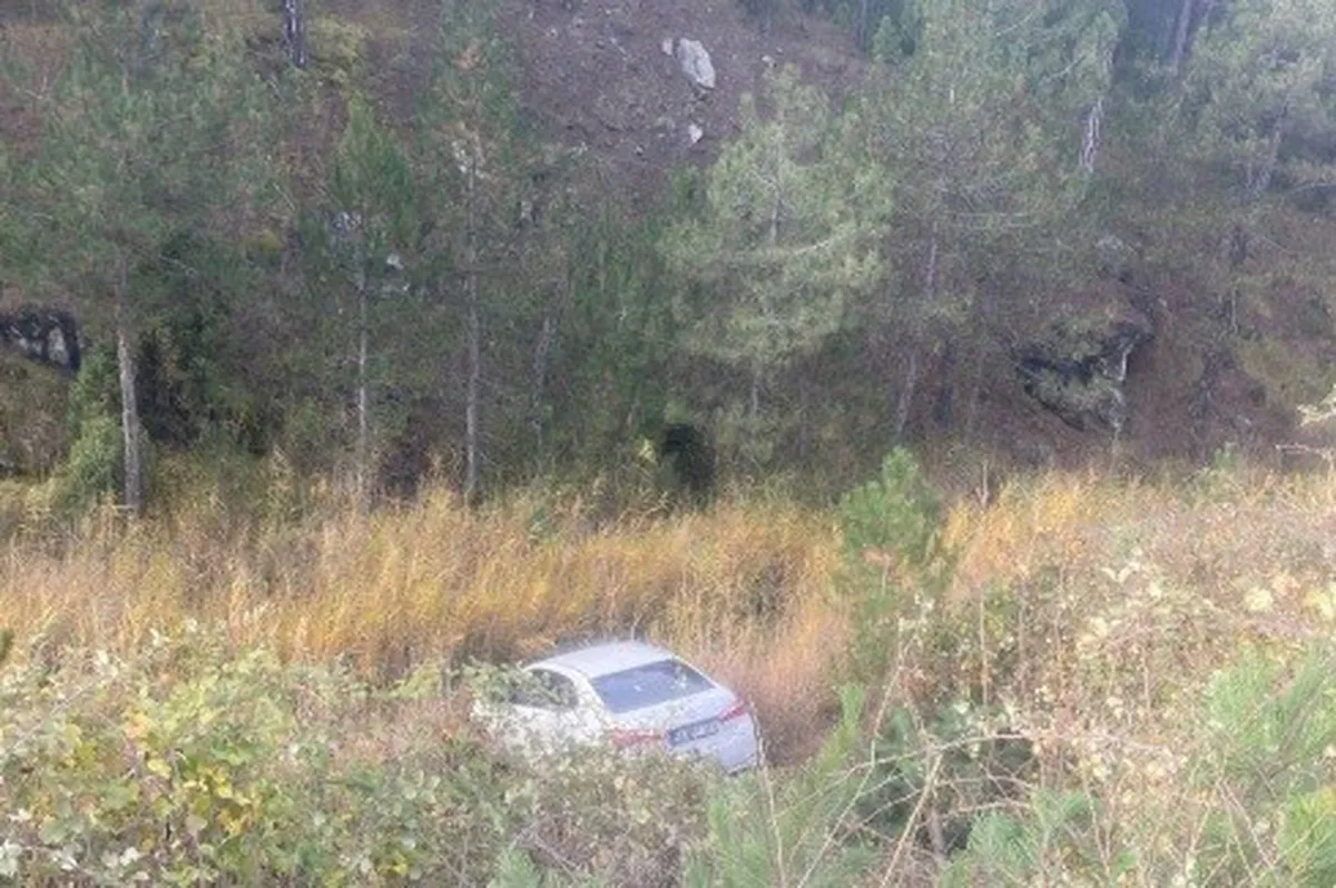 Kütahya Tavşanlı'da yoldan çıkan otomobil dere yatağına devrildi: 1 yaralı