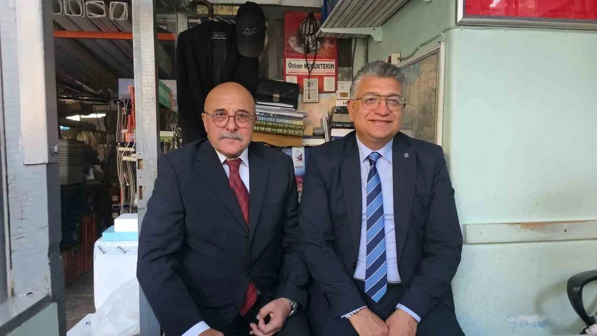 Kütahya'da 43 yıllık muhtar Can Sınay 19 Ekim Muhtarlar Günü'nde ziyaret edildi