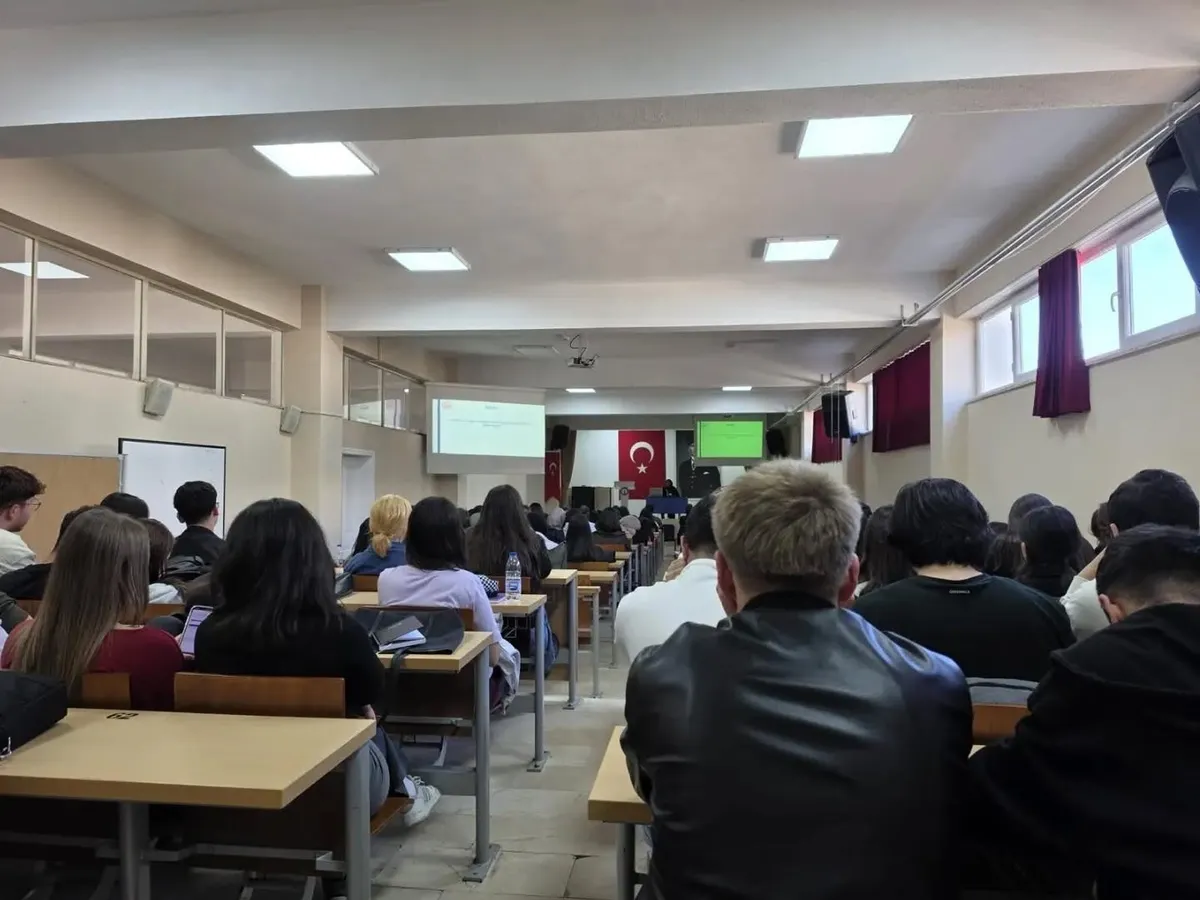 Kütahya'da üniversite öğrencilerine sağlıklı yaşam ve güvenli ilişkiler eğitimi