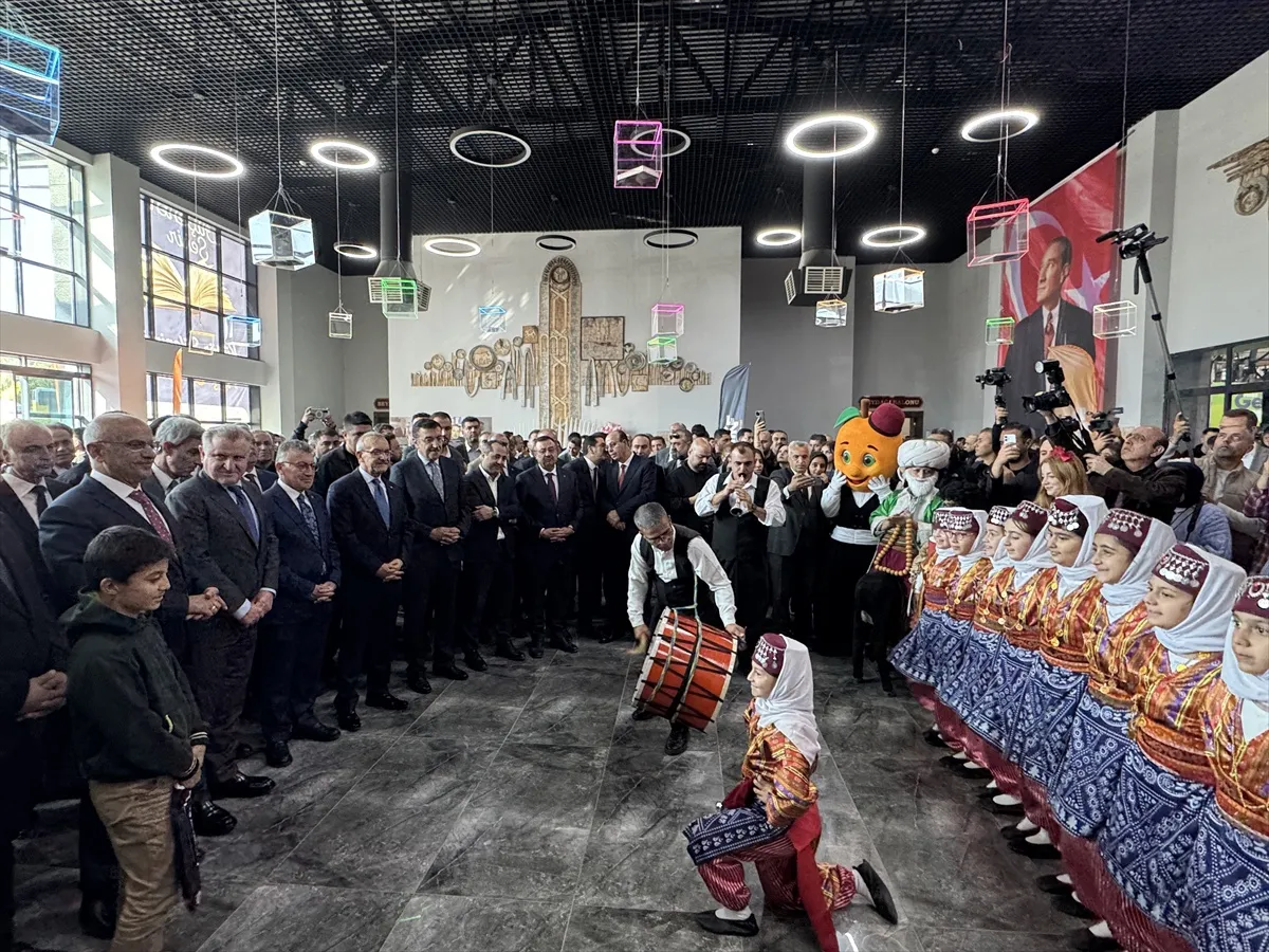 Malatya 12. Kitap Fuarı kapılarını kitapseverlere törenle açtı