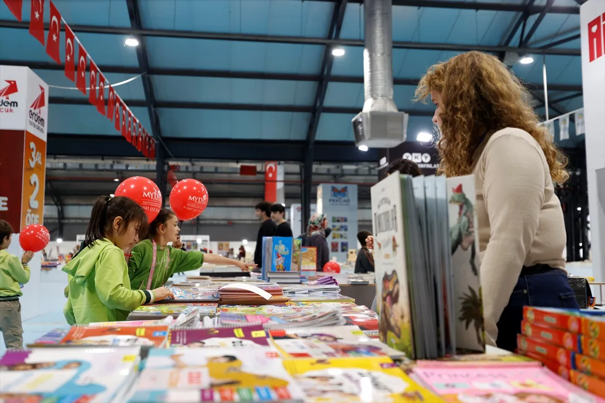Malatya 12. Kitap Fuarı'nda 300'ü aşkın yayınevi ve yazar okurlarla bir araya geldi