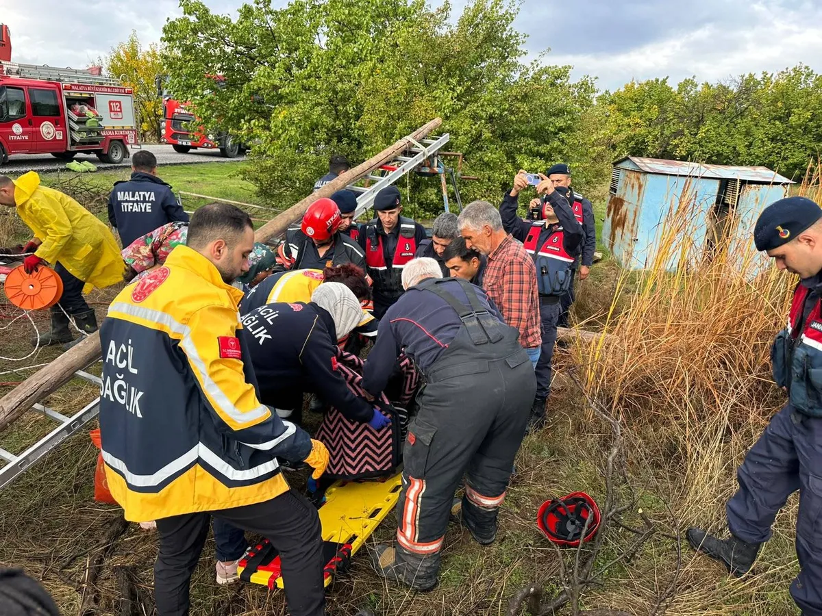Malatya Akçadağ'da 30 metrelik su kuyusuna düşen genç kadın kurtarıldı