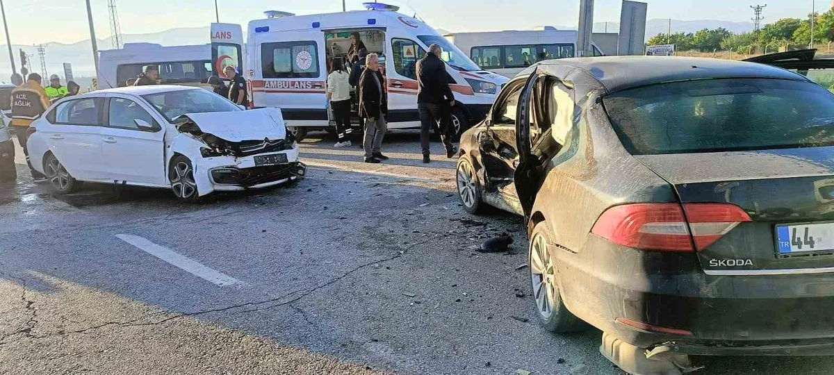 Malatya Akçadağ'da iki otomobil çarpıştı: 1'i ağır olmak üzere 6 kişi yaralandı