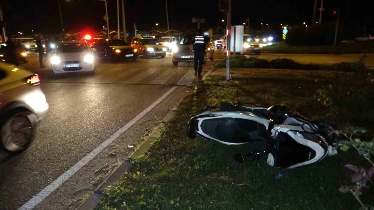 Manavgat'ta emniyet şeridinde kaza: 2 kişi yaralandı