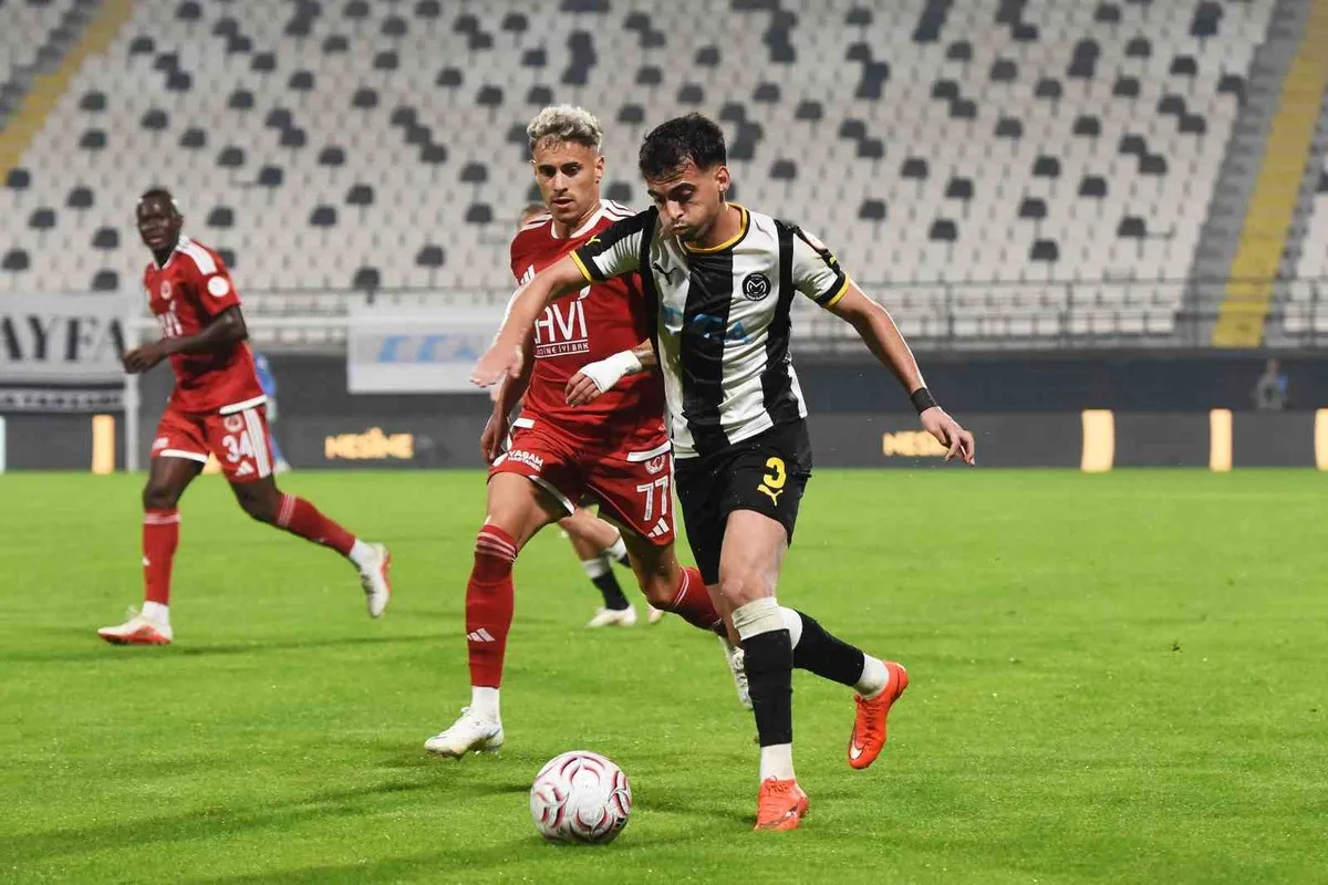 Manisa FK sahasında konuk ettiği Batman Petrolspor'u 2-1 ile geçti