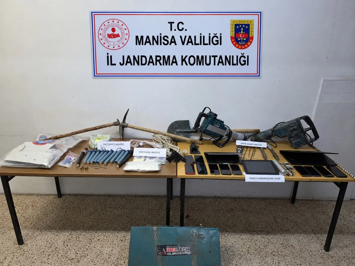 Manisa Gördes'te kaçak kazı operasyonu: 8 şüpheli suçüstü yakalandı