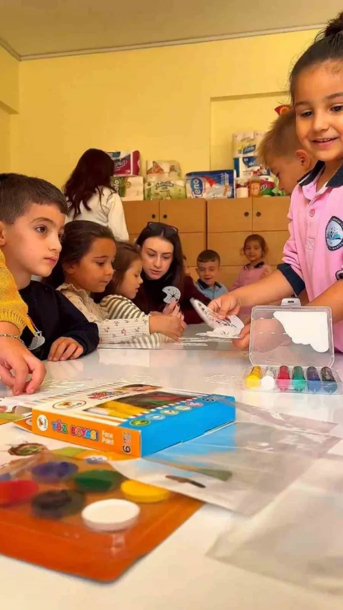 Manisa Sarıgöl'de üniversiteli gençlerden ilkokul öğrencilerine ziyaret