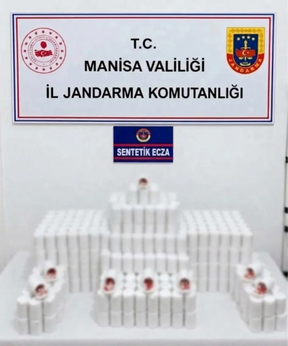 Manisa Şehzadeler'de jandarmadan operasyon: 42 bin 534 sentetik ecza yakalandı